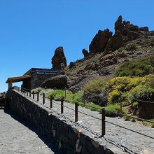 駐車場片隅にはミニ博物館も。