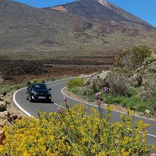 TF21号線を走ってくる車とテイデ山の写真も撮れます。