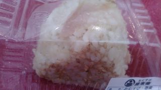 ふんわり大きめのおむすびです。