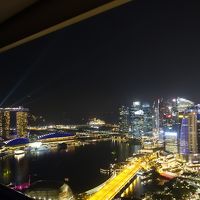 ソファの上に登れば、パーシャルビューですがベイをのぞめました