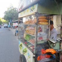 安宿の多い通り