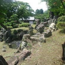 お庭を観ながら過ごすのも風情があります