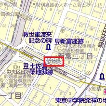 築地橋は、平成通りが、首都高速道を越える際に利用する橋です。