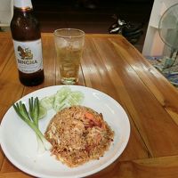 セブンイレブン斜め向かいの食堂で。タイ風？チャーハン。