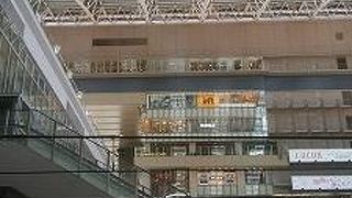 西の巨大ターミナル駅