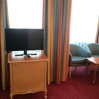 窓面が多いので、冬場は寒いかもしれません