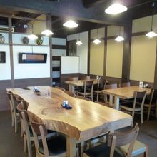 すっきりと清潔な店内