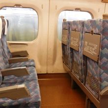 700系座席。窓は大きいんだけどねえ。