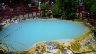 色々な色の温泉