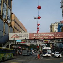 チャイナタウンとはこの歩道橋での移動が便利