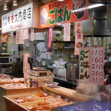 ごはんと汁を売る店