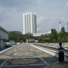 マスジット・ネガラからビル全景を眺める