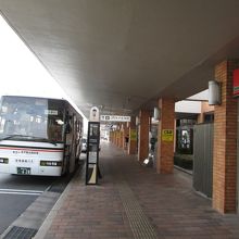 松江駅行きは４番バス停です
