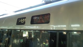 2016年７月31日の米原～名古屋間の特急しらさぎ12号～米原駅で多数の下車があった為、自由席は２両といえども結構空いていました～