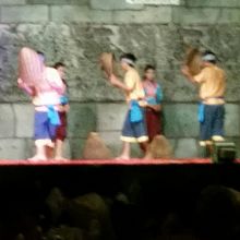 舞台ではカンボジア舞踊