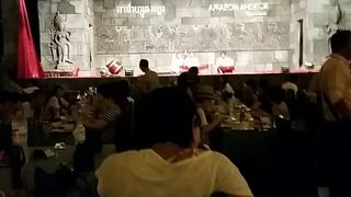 巨大なレストラン