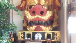 築地に行ったら大きな獅子頭を見に行って