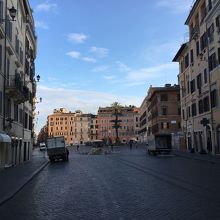 スペイン階段前の広場