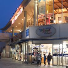 屋外あるドラゴンズのグッズショップ