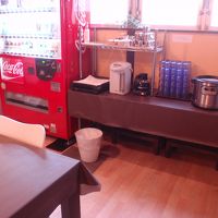 ２４時間無料のコーヒーが飲めます。