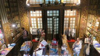 入場料の3ユーロは書籍代に