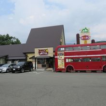 御菓子工房は此方のロンドンバスの店舗です