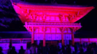 照らされた楼門