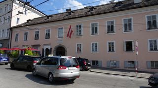 新市街の観光の拠点