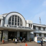 各方面への鉄道が発着するハブ駅