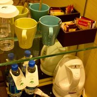 コーヒー、お茶、お水。カップはちょっと汚れてたので洗いました