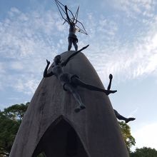 平和記念資料館の説明を見てから、もう一度足を運んでほしい