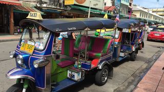 トゥクトゥク、乗り心地はアトラクション！