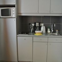 キッチン付き、電子レンジや大きい冷蔵庫は便利です