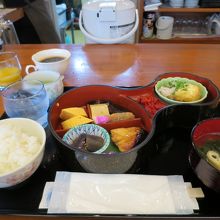 阿波踊り期間中の朝食は、和定食です（飲み物は自由）