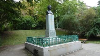 胸像があります