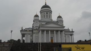 雨でも白亜の迫力は変わらず