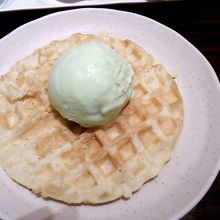 手作りワッフル、アイス乗せ