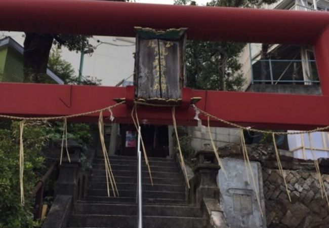 不思議な雰囲気の神社