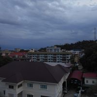 団地みたいなビューはいまいち。ブルネイ川は反対側。