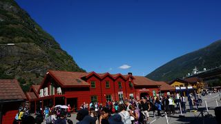 ここからフェリーでフィヨルド観光に