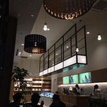 天井も高くよい雰囲気。