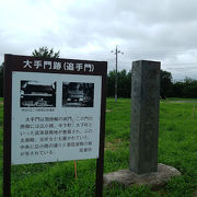 道路わきにポツンとあります。