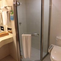 シャワーブースとバスタブは別になってます