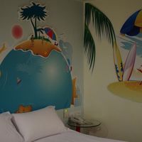 こんな感じで明るいシールが貼ってあります。