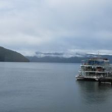 遊覧船はここから出ています。