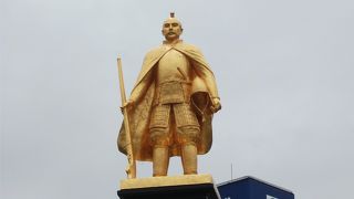 金色なのでよく目立つ