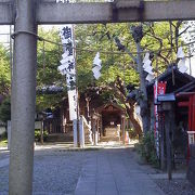 おしゃもじ様神社として有名である。