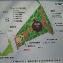 あかつき公園の地図です。中央部で、東西に区分されています。