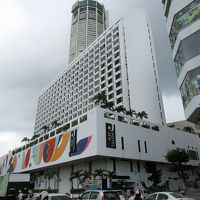 この通り、「コムタ」に隣接しているホテルです