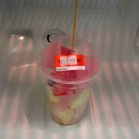 冷蔵庫にはウェルカムフルーツのカットフルーツが入っていました